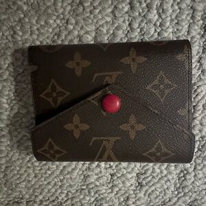 COPY - Small Louis Vuitton snap wallet